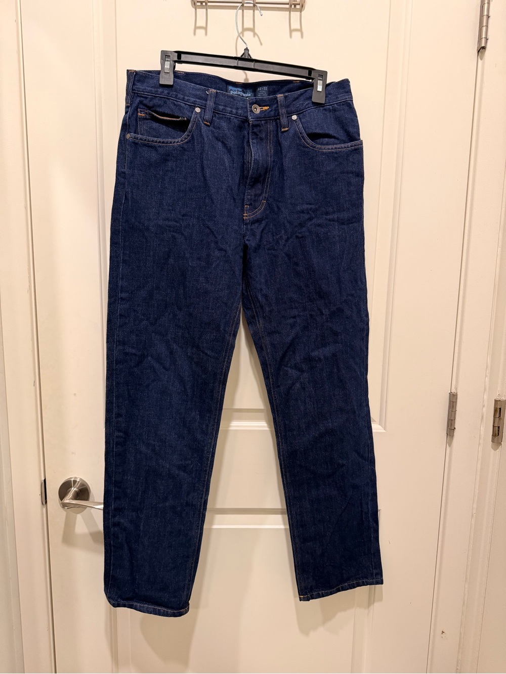 Patagonia Men’s Jeans Size 32x32
Dark Wash Denim